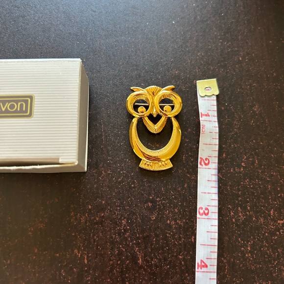 Avon decorative pin. Gold Tone - Picture 2 of 3